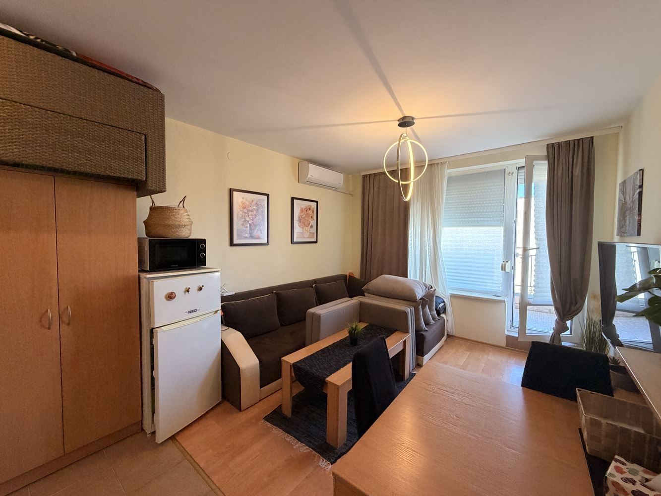 Útulný apartmán s jednou ložnicí v Slunečném pobřeží – krásný výhled na bazén a vynikající komplex pro odpočinek a investici