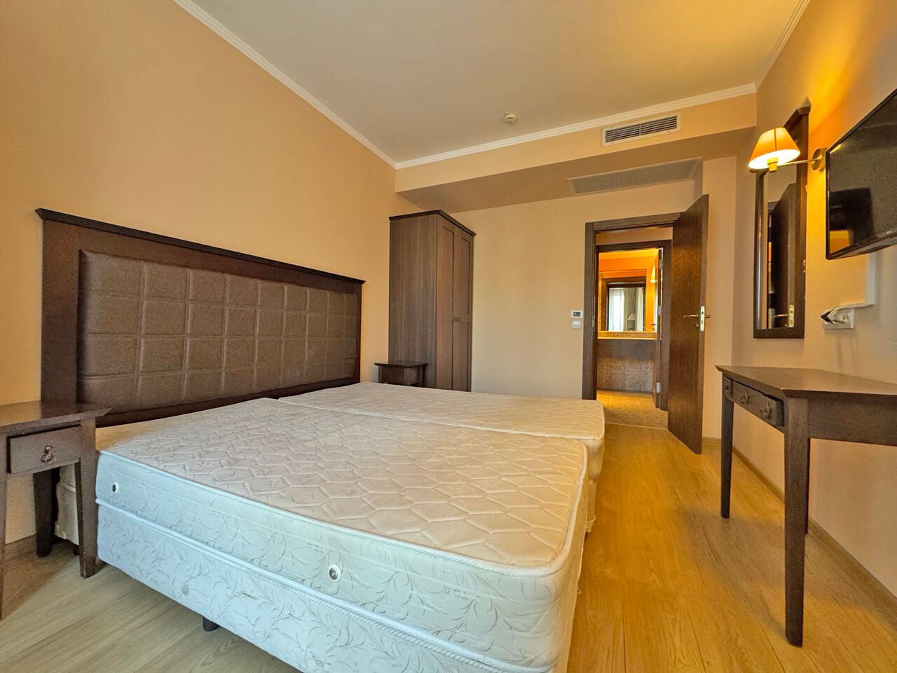 Exkluzivní apartmán s jednou ložnicí v pětihvězdičkovém komplexu 100 m od moře v Slunečném pobřeží