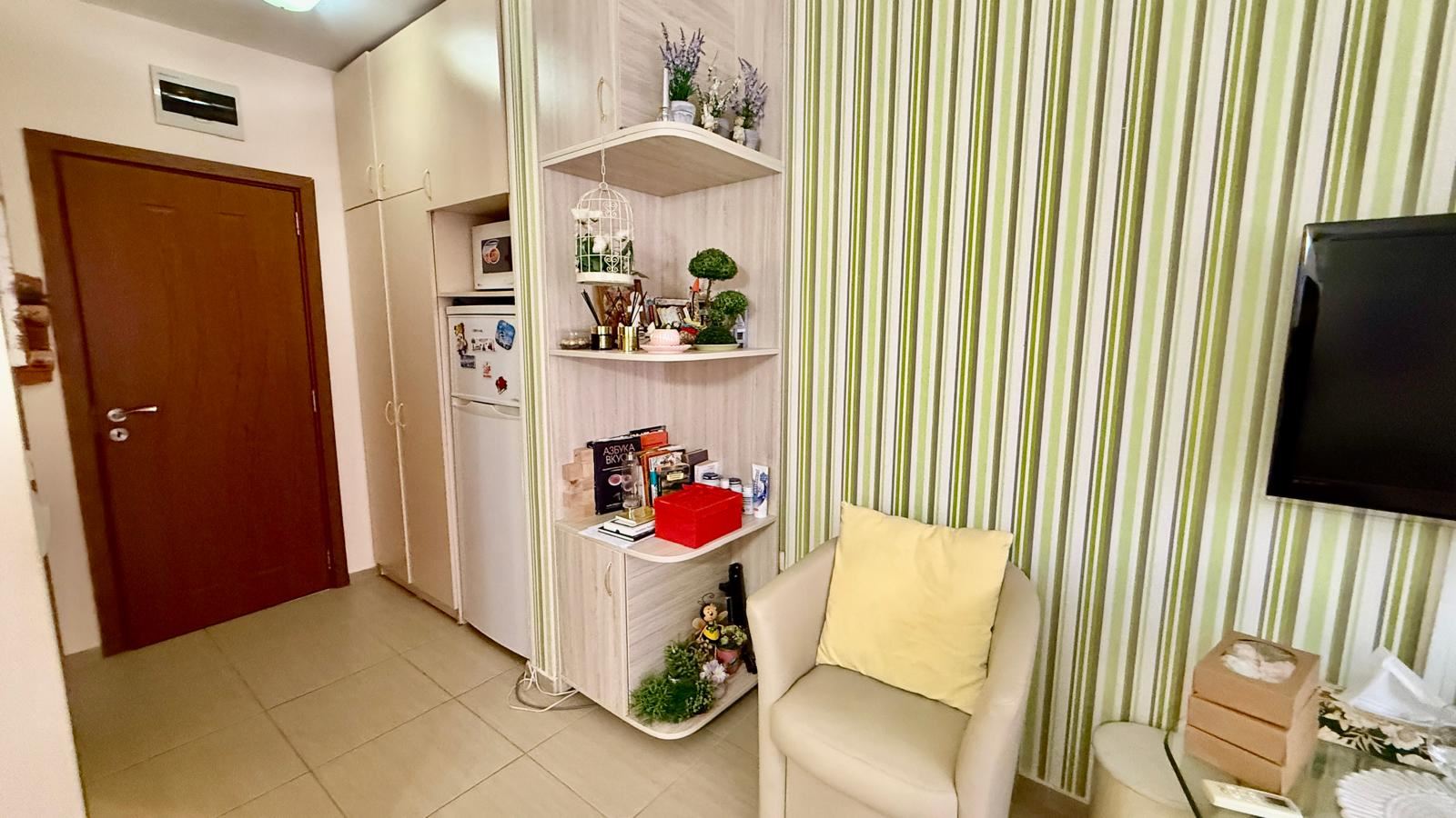 Apartmán se dvěma ložnicemi v první linii u moře v Nesebaru – prostornost, dvě ložnice a moře přímo před komplexem