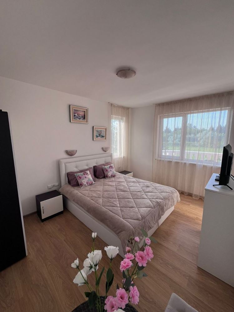 Dvoupokojový apartmán 500 metrů od pláže v Slunečním pobřeží – připraven k nastěhování