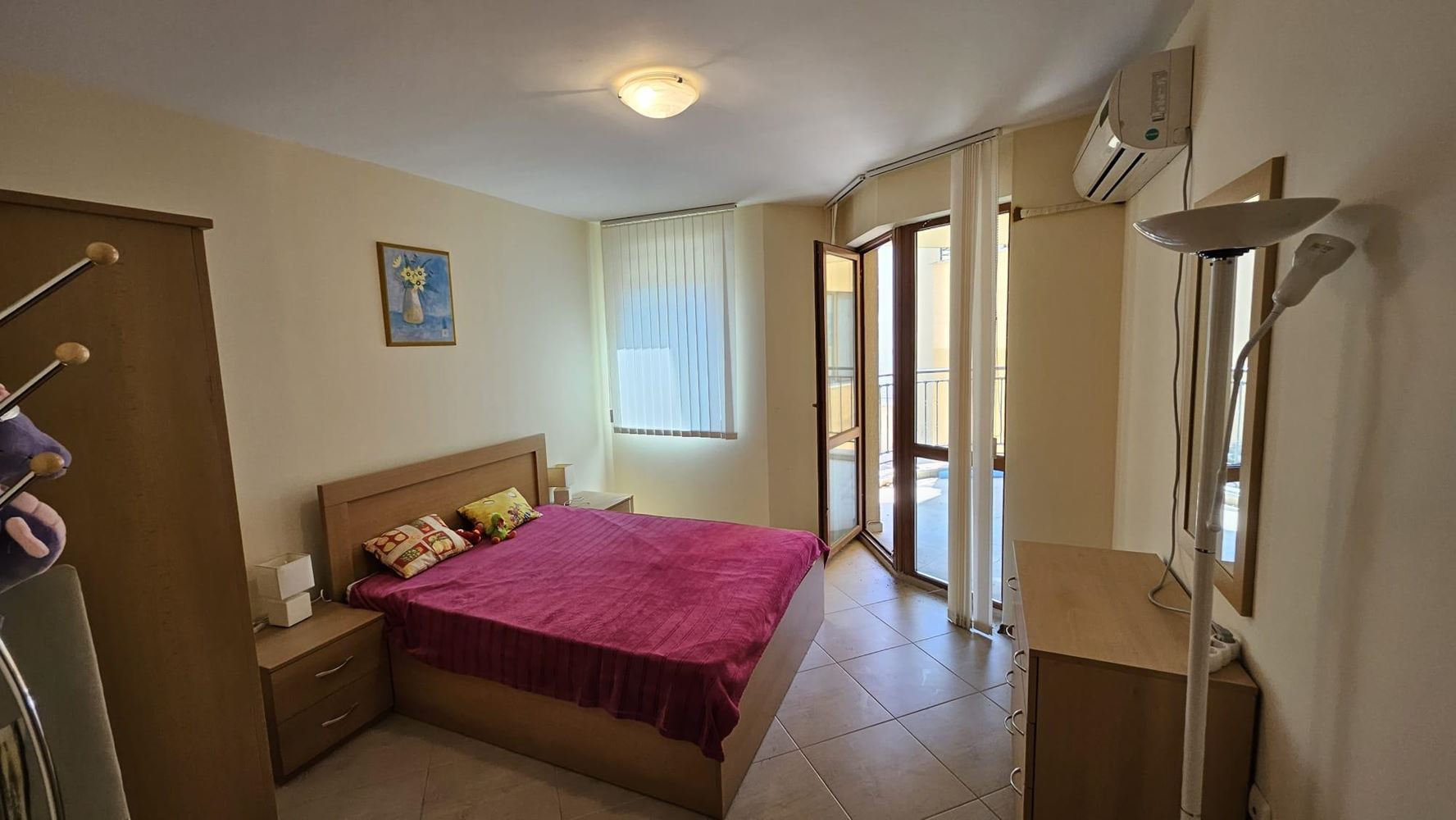 Apartmán se dvěma ložnicemi s vynikající plochou a nízkým poplatkem za údržbu ve Slunečném pobřeží