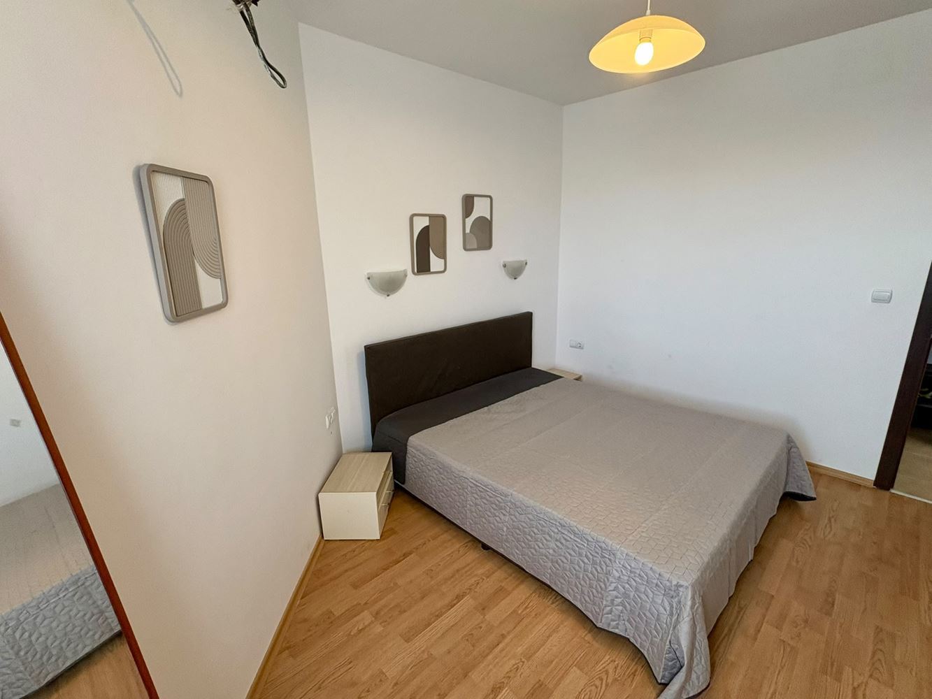 Slunečné pobřeží – útulný byt s jednou ložnicí a výhledem na bazén, pět minut od pláže
