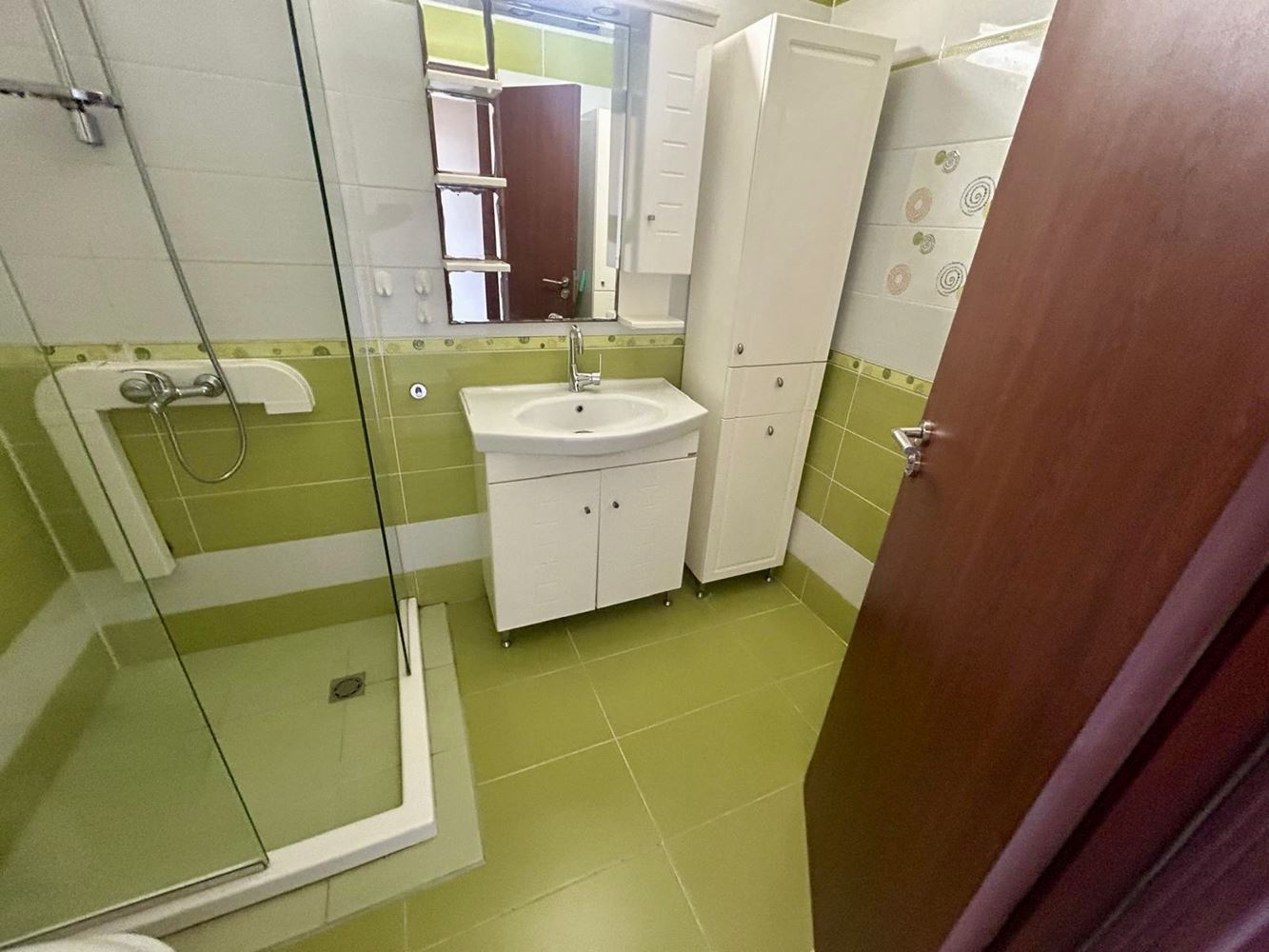 Prostorný apartmán se dvěma ložnicemi v Nesebaru – dvě terasy a možnost třetí ložnice