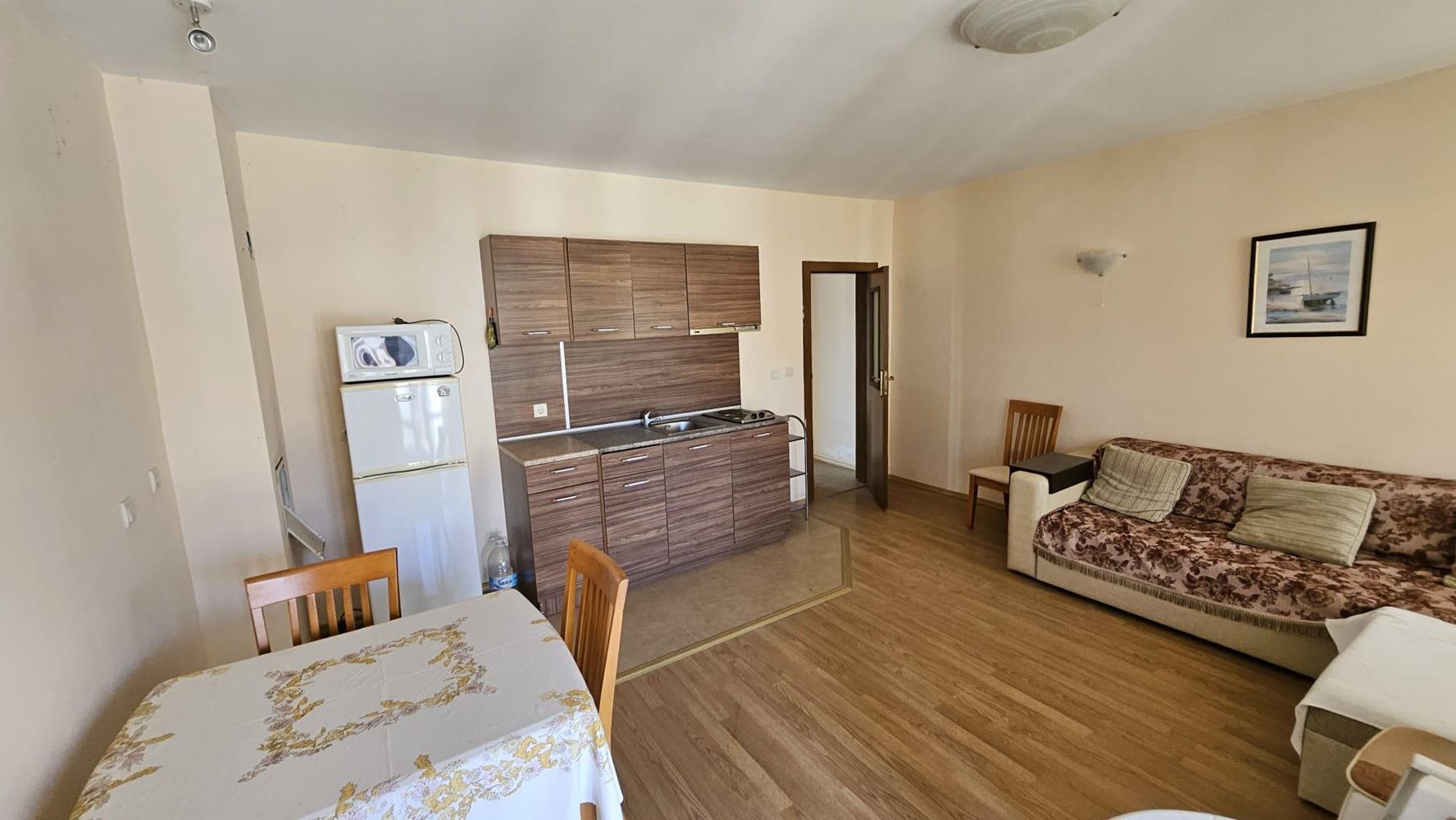 Dvoupokojový apartmán s jednou ložnicí v Primorsku s Aktem 16 – bazén, uzavřený komplex a pláž v docházkové vzdálenosti