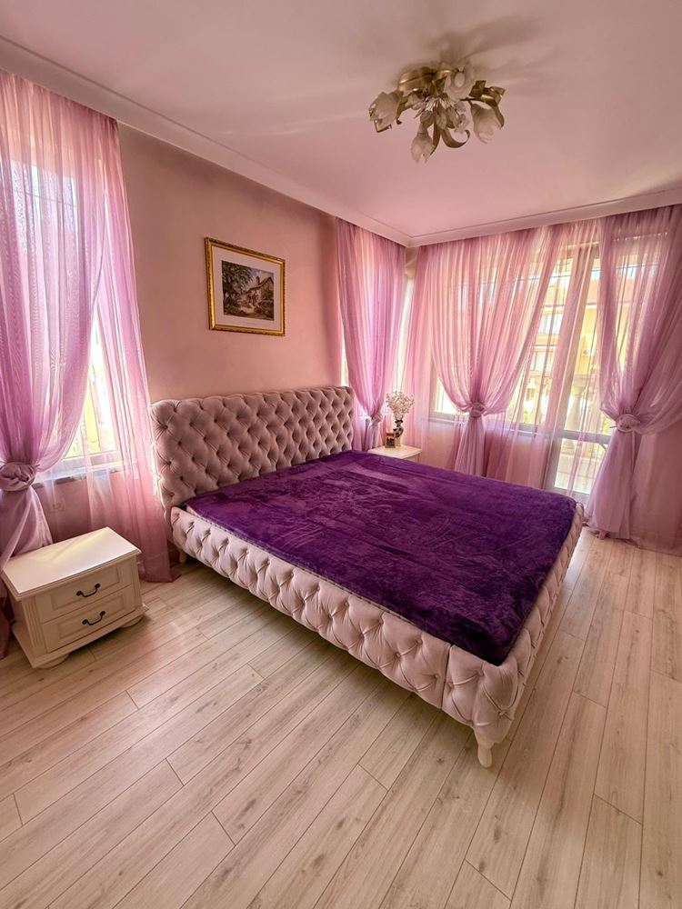 Luxusní mezonet s prostornou verandou a výhledem na bazén ve Sveti Vlas