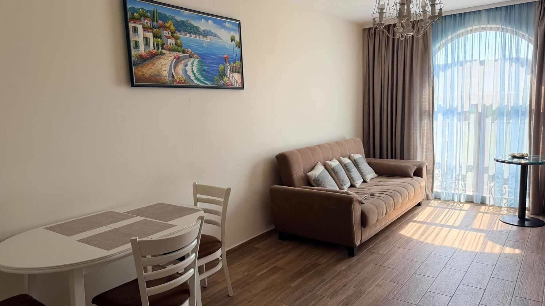 Dvouložnicový apartmán s panoramatickým výhledem, jen krok od moře v Ravdě