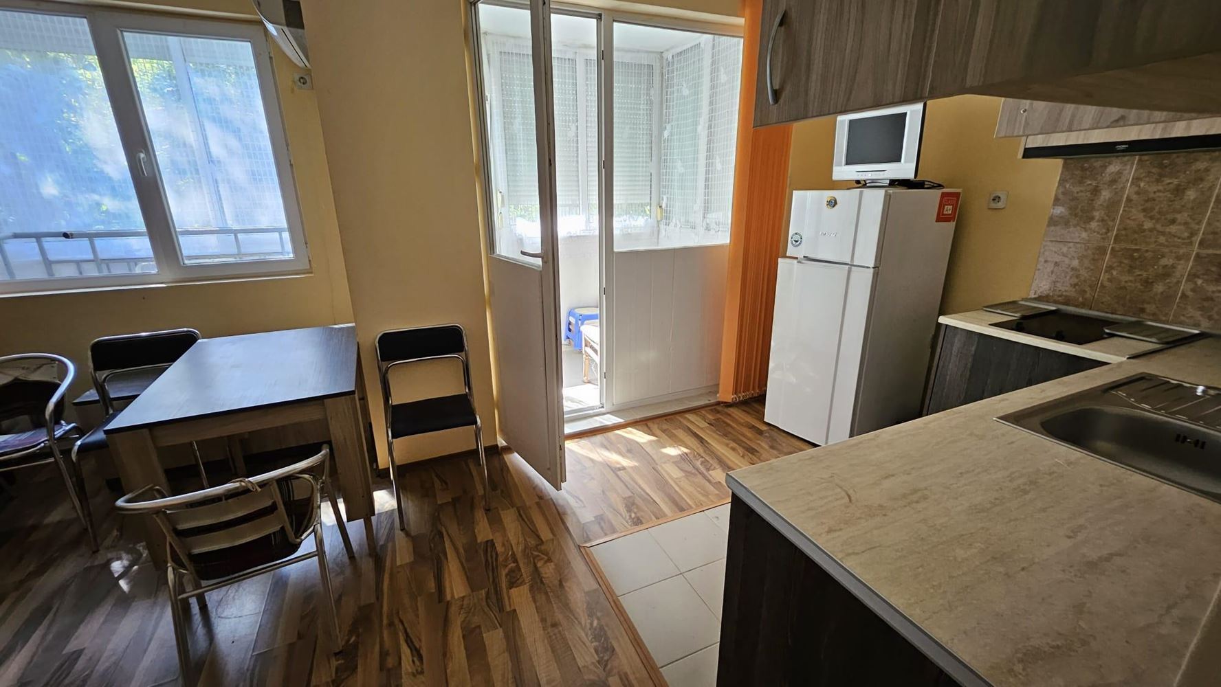 Prostorný byt s jednou ložnicí v Nesebaru, čtvrť Černo More – bez poplatku za údržbu a s Aktem 16