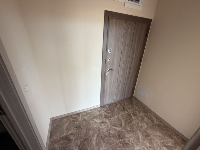 Nový apartmán s jednou ložnicí a prostorným balkonem v moderním komplexu v Ravdě