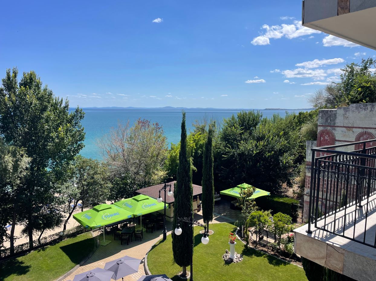 Sveti Vlas: elegantní dvoupokojový apartmán s přímým výhledem na moře