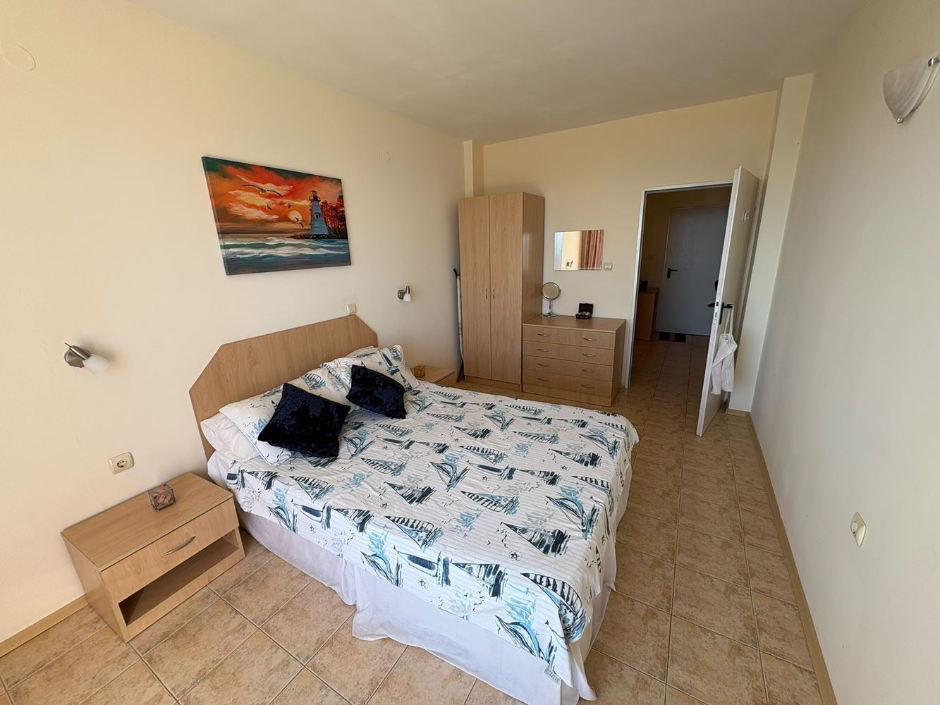 První linie v Sveti Vlas – prostorný apartmán s jednou ložnicí a výhledem na moře