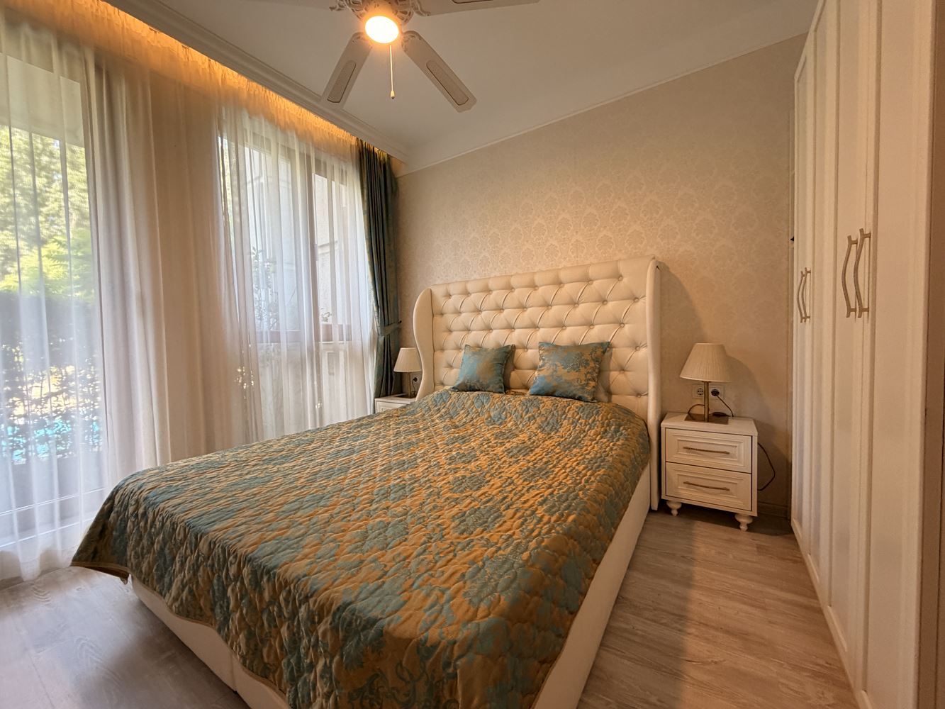Apartmán s jednou ložnicí s výhledem na park a bazén v prestižním komplexu na Slunečném pobřeží