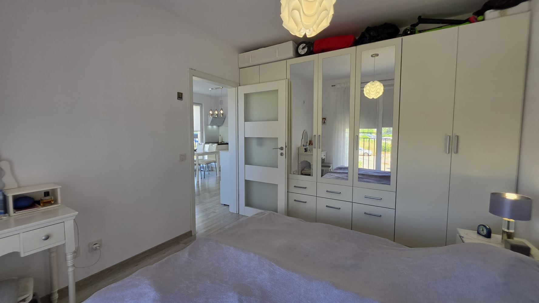 Světlý apartmán s jednou ložnicí v moderním komplexu na Slunečním pobřeží – komfort, klid a výborná poloha pouhých 500 metrů od pláže
