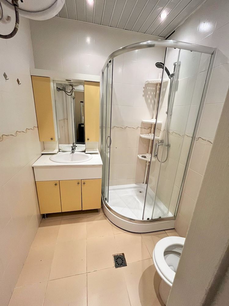 Slunný a prostorný 2pokojový apartmán v Slunečném pobřeží – plně zařízený s vynikajícím zázemím v komplexu