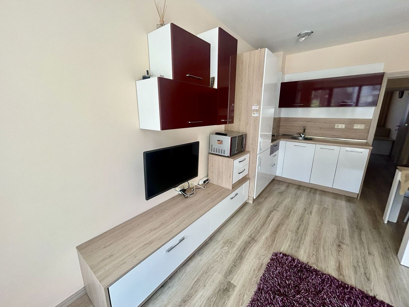 Komfortní 2+kk apartmán s přímým vstupem k bazénu v Nesebaru – mimořádně praktická nabídka