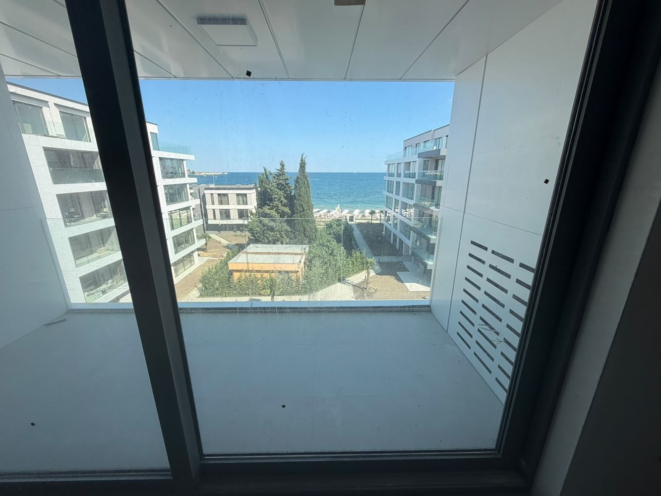 Apartmán s jednou ložnicí s přímým panoramatickým výhledem na moře v Ravdě – prvotřídní komfort a výhled z každého obytného pokoje