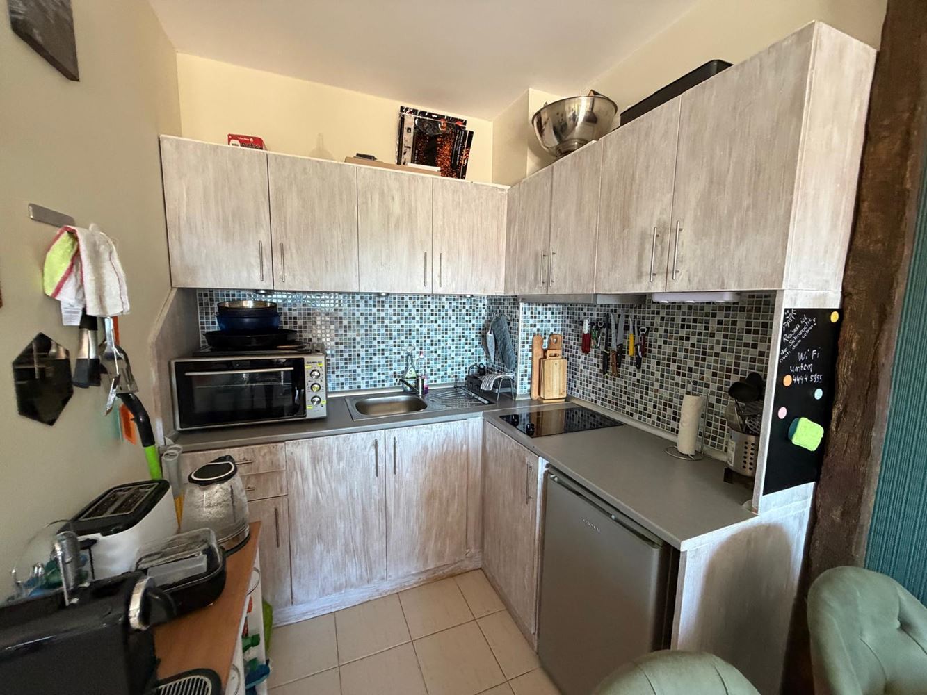 Apartmán s jednou ložnicí s výhledem na moře v uzavřeném komplexu na Slunečném pobřeží – připravený k užívání