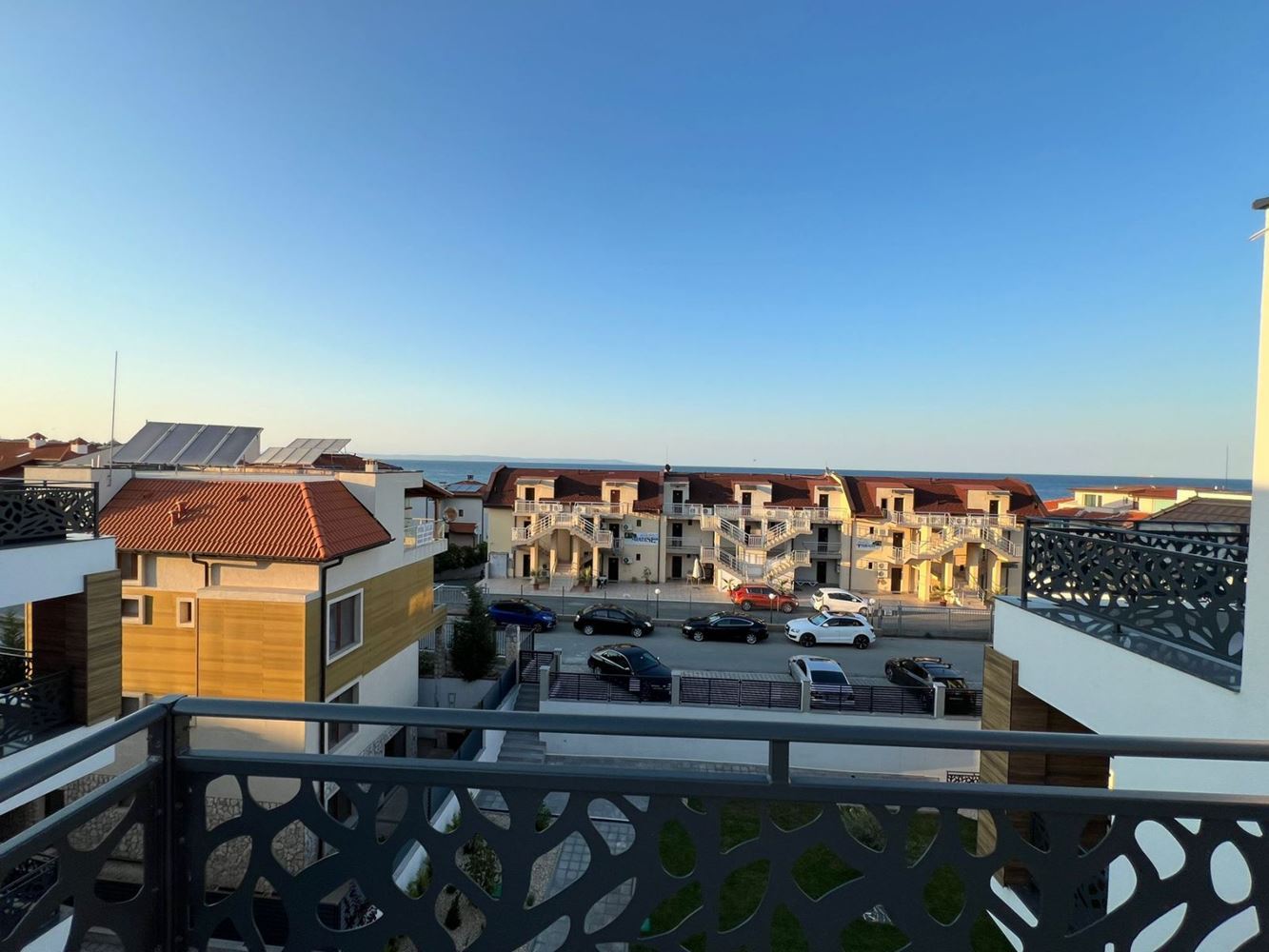 Byt se dvěma ložnicemi s panoramatickým výhledem na moře – jen pár metrů od pláže v Sozopolu
