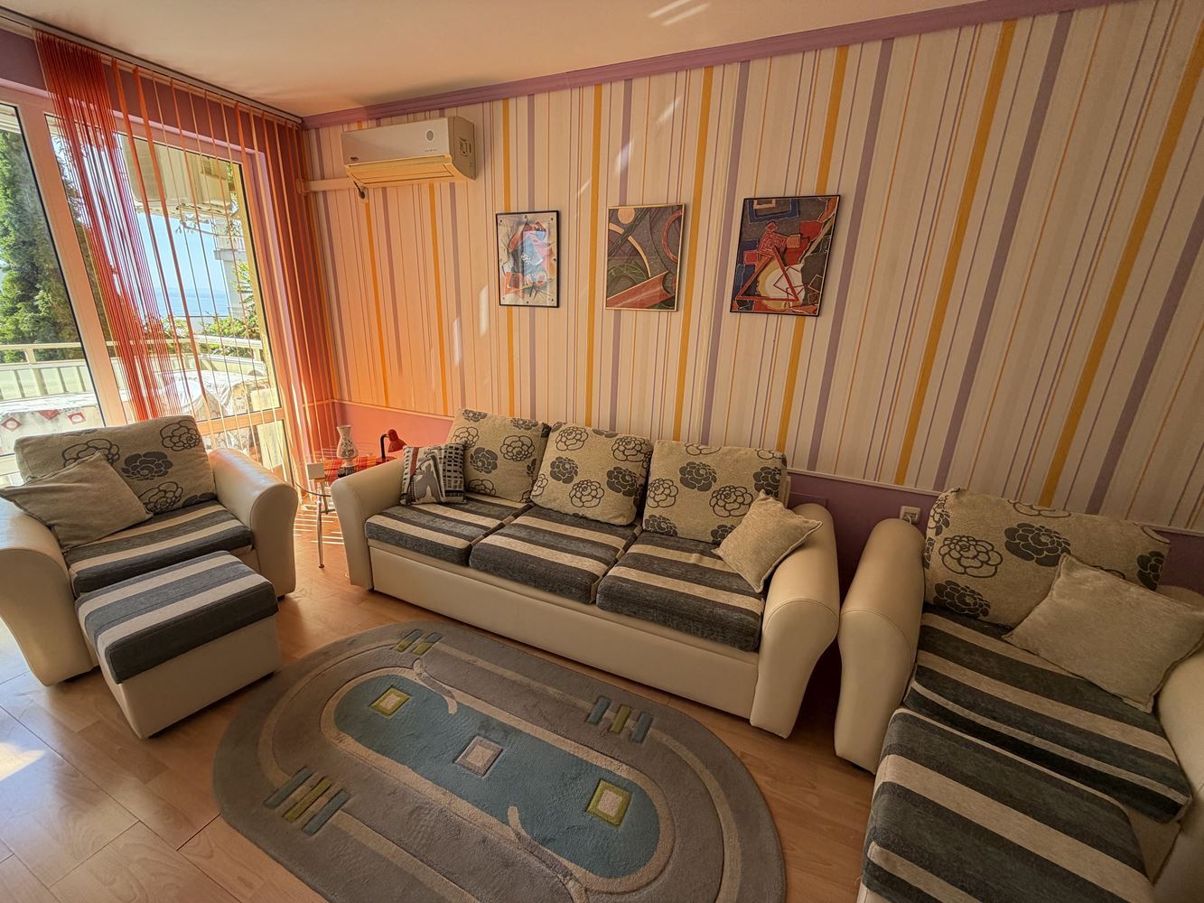 Apartmán s jednou ložnicí, prostornou terasou a výhledem na moře ve Sveti Vlas – 300 metrů od pláže
