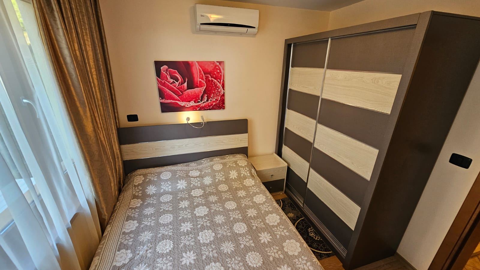 Útulný a stylově zařízený apartmán s jednou ložnicí a částečným výhledem na moře
