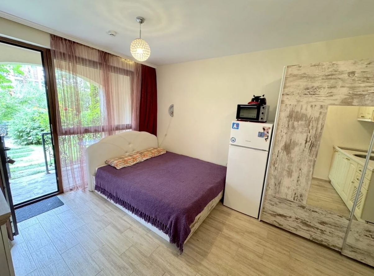 Stylové studio s přístupem do dvora v luxusním komplexu na Slunečném pobřeží