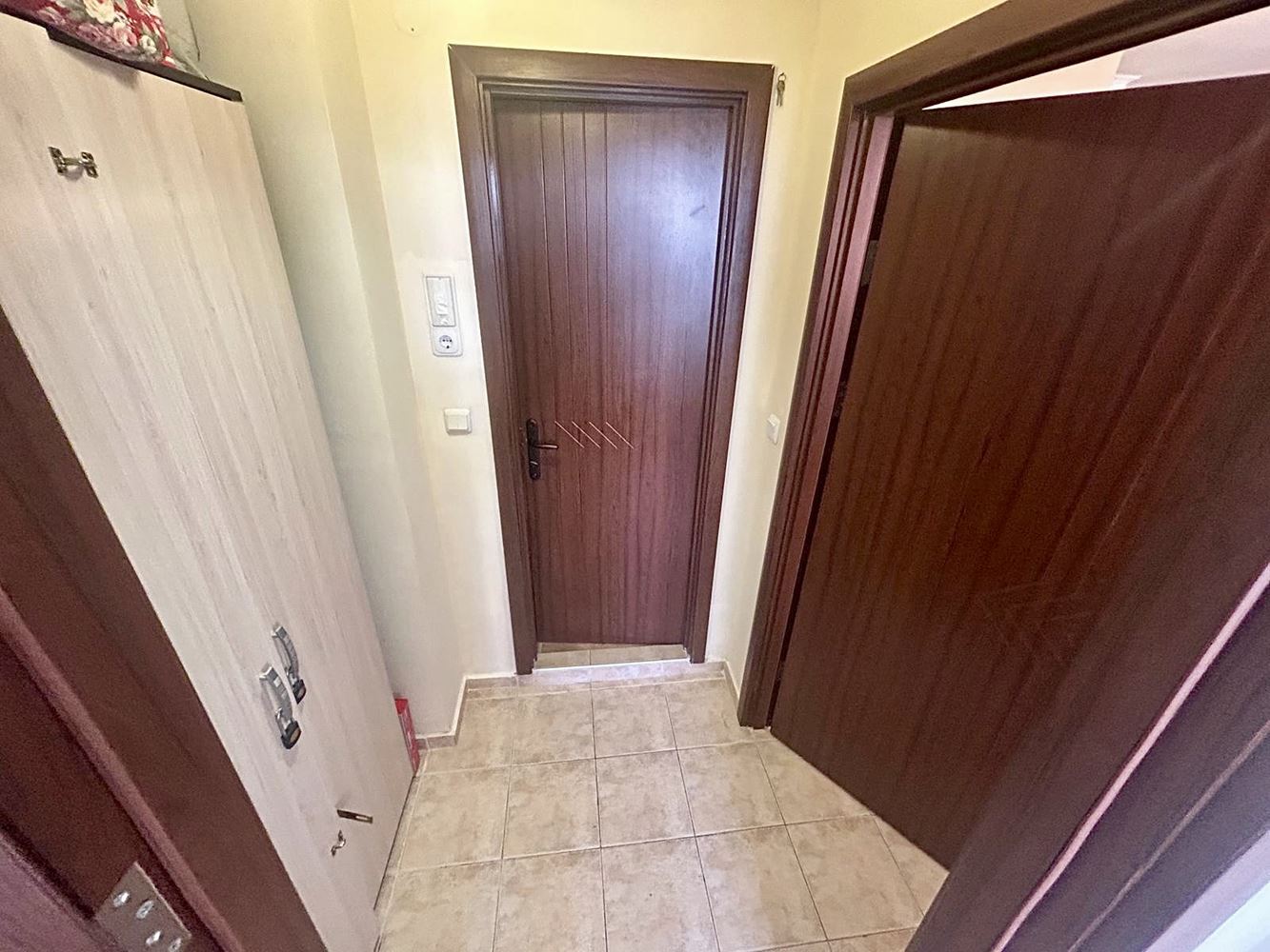 Prostorný apartmán s jednou ložnicí a výhledem do zeleně v Nesebaru – připravený k nastěhování