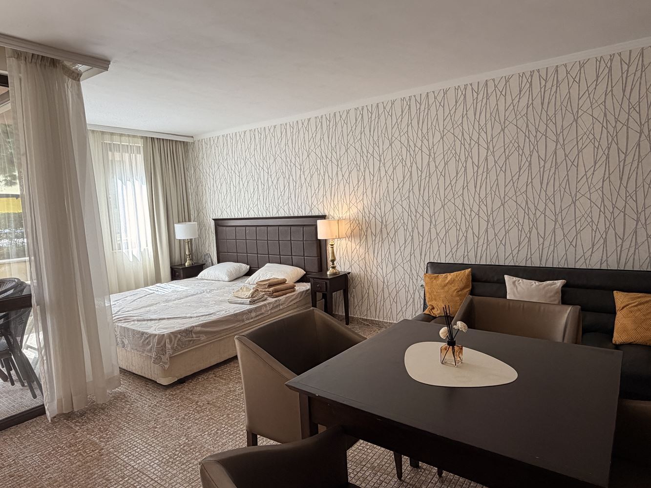 Exkluzivní studio se zahradou a přímým přístupem k bazénu – 100 m od moře ve Slunečném pobřeží