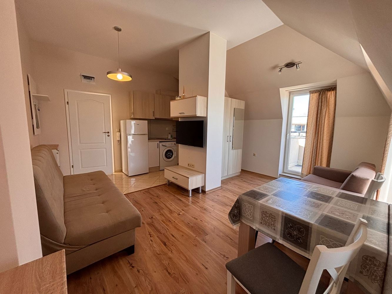 Elegantní studio s panoramatickou terasou v luxusním komplexu na Slunečném pobřeží 