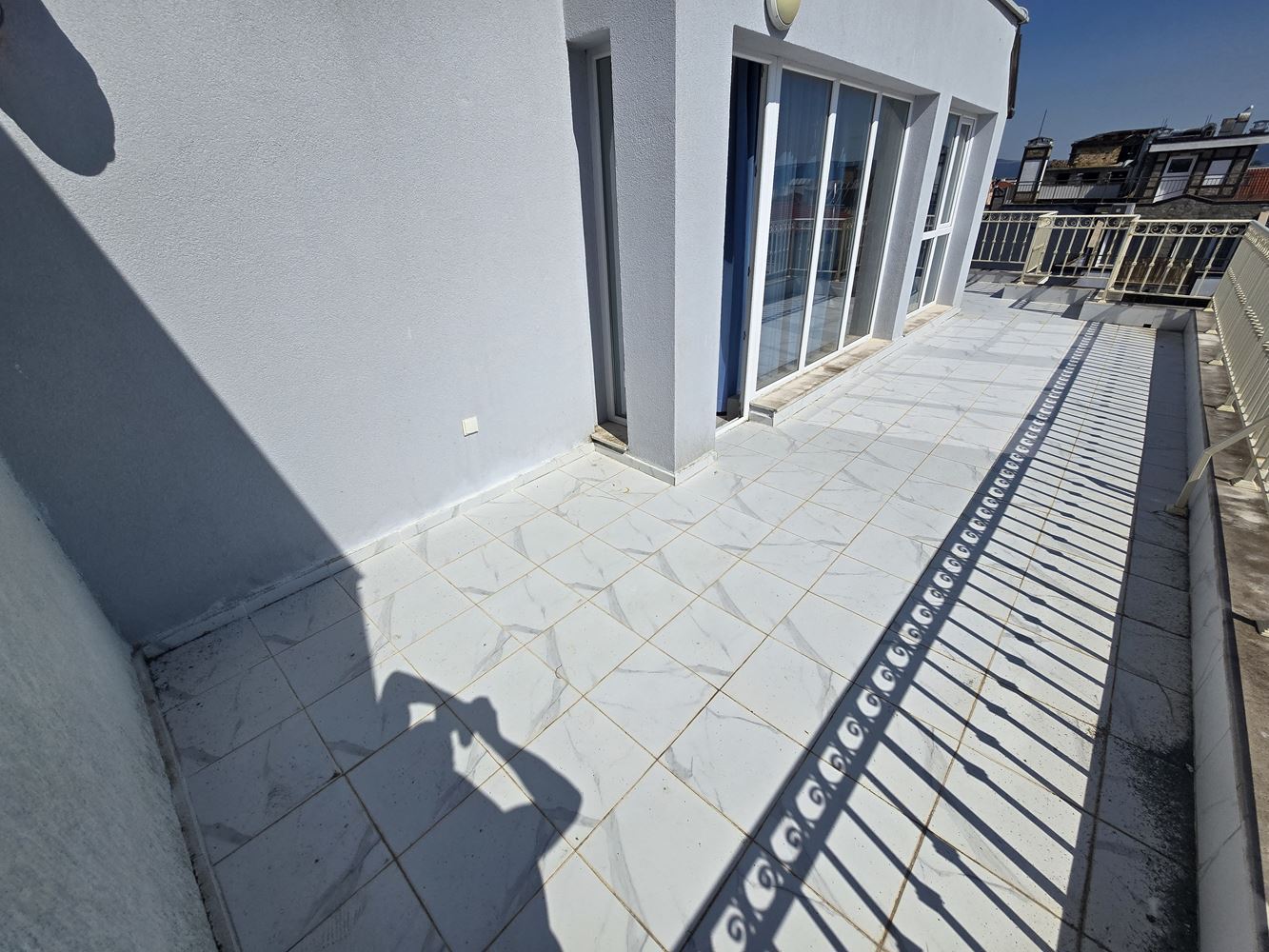 Studio s obrovskou panoramatickou terasou a nádherným výhledem v Nesebaru, čtvrť Černo More 2 – bez poplatku za údržbu