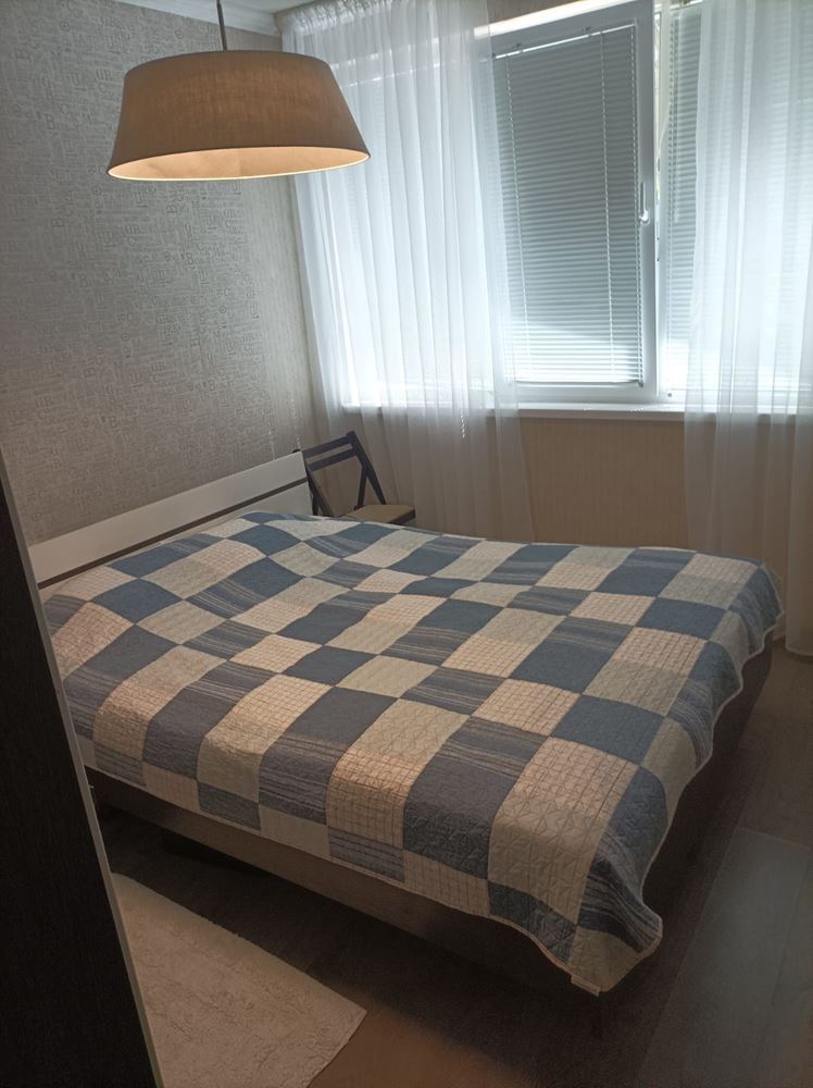 Apartmán s jednou ložnicí a vlastní zahradou na Slunečném pobřeží – Vaše zelená oáza u moře