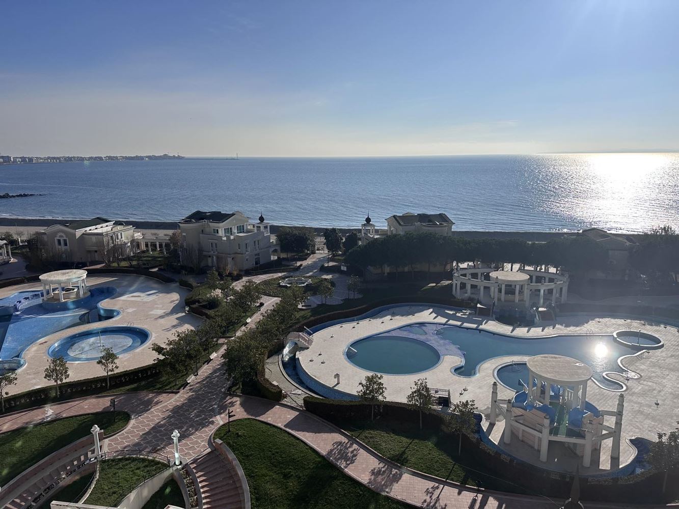 Byt se dvěma ložnicemi v Pomorie s přímým výhledem na moře – luxusní život na první linii