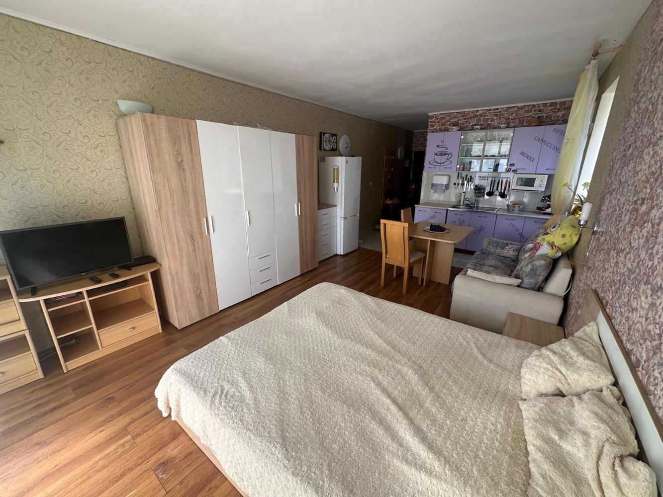 Slunečný Breg – Prostorné studio s výhledem na bazén, 300 m od pláže