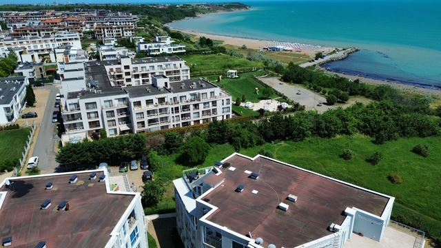 Dvoupokojový apartmán v první linii v Sarafovu – komfort, styl a přímořská atmosféra v komplexu