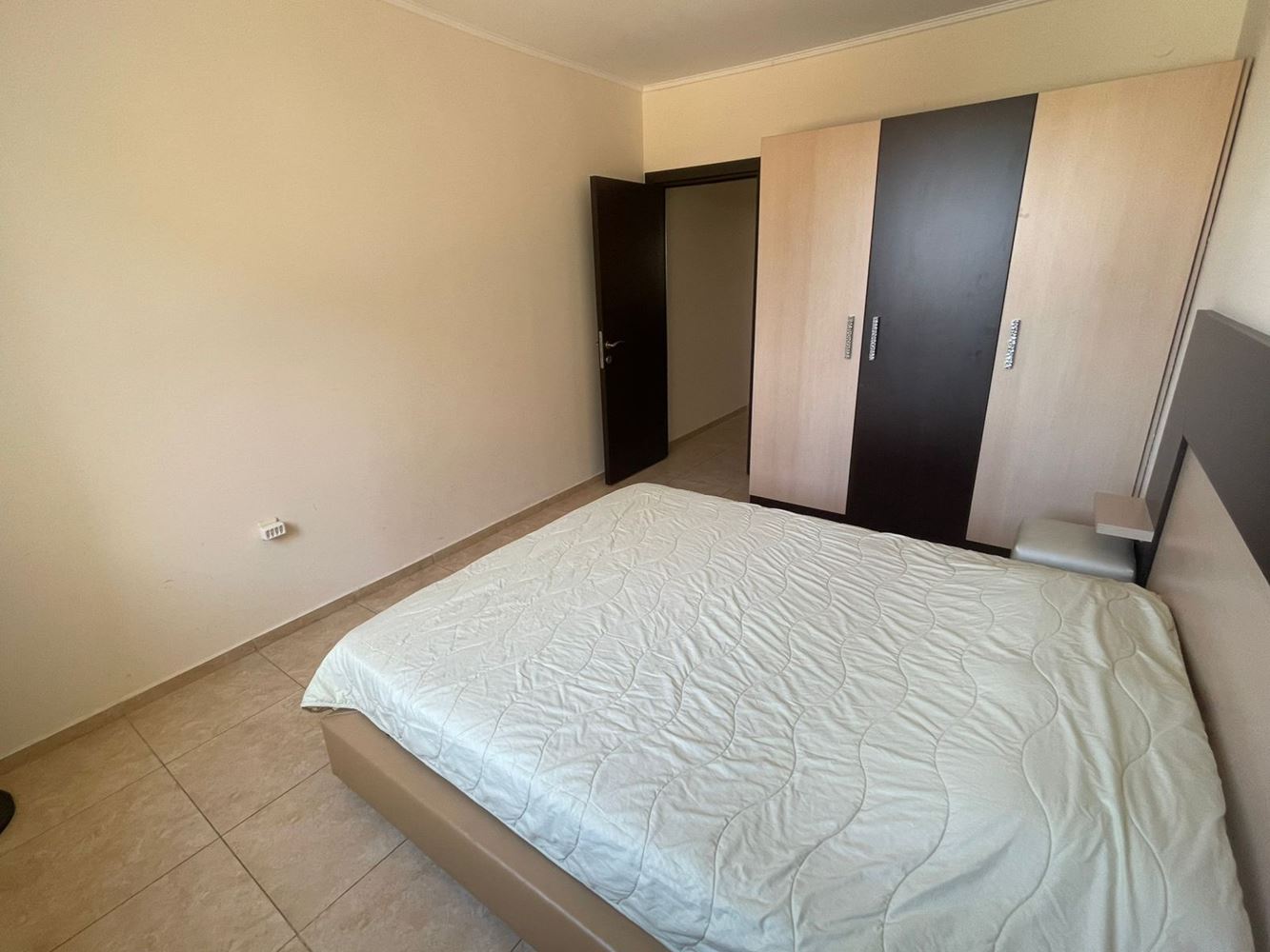 Stylový třípokojový apartmán v přízemí s výhledem na bazén – pouze 300 metrů od moře v Nesebaru