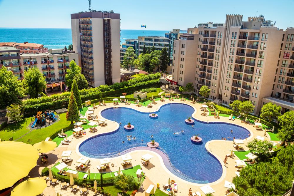 Luxusní apartmán s jednou ložnicí a panoramatickým výhledem na moře v prestižním komplexu na Slunečném pobřeží