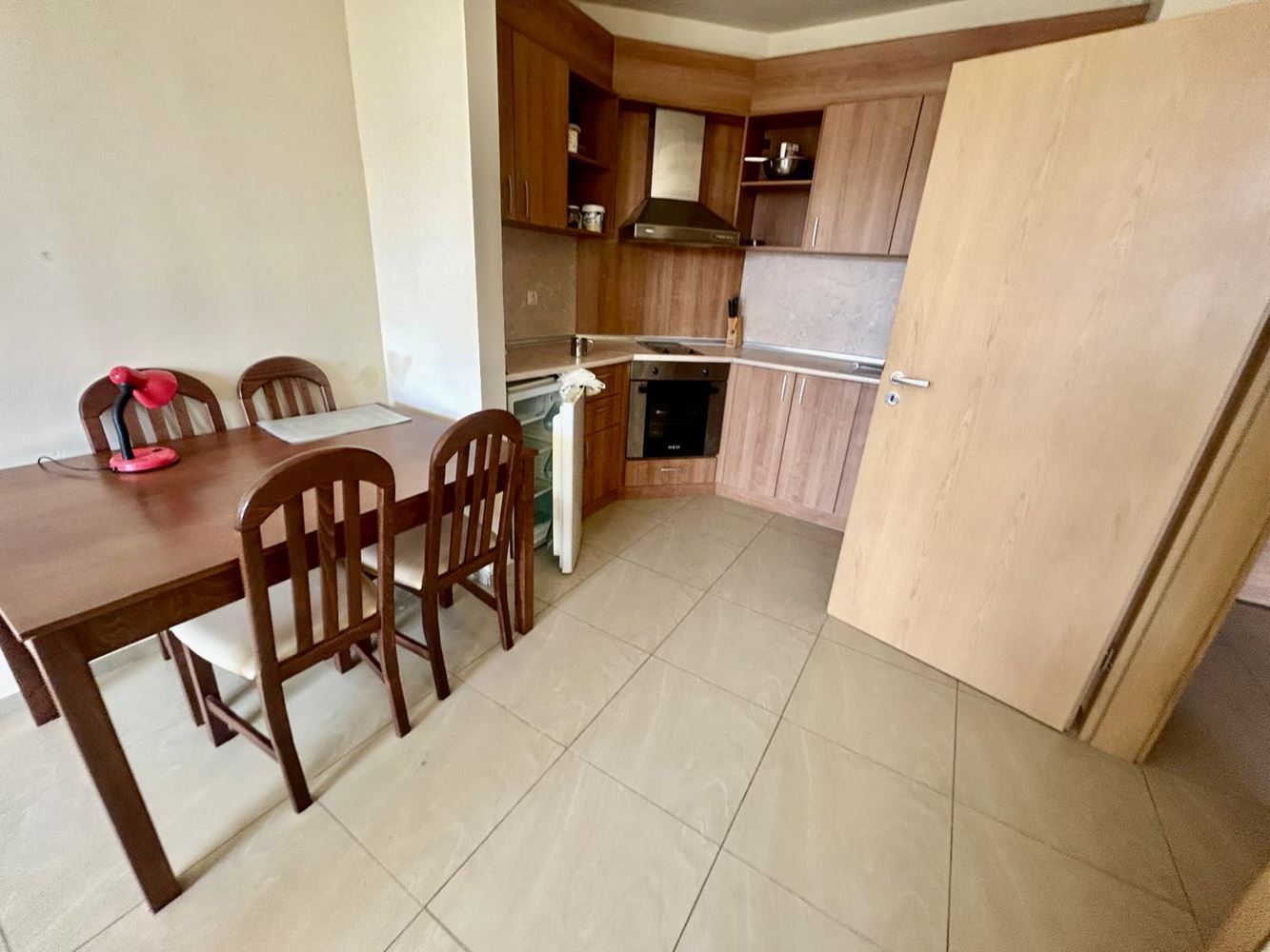 Dvoupokojový apartmán v centrální části Slunečného pobřeží s výhledem na bazén