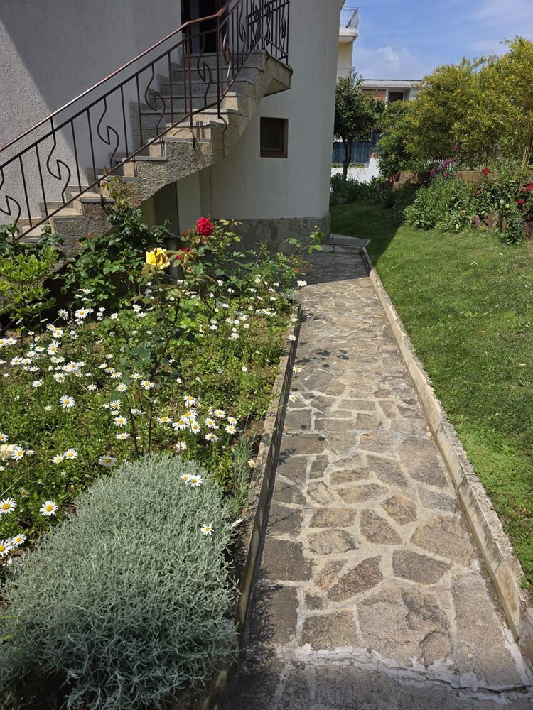 Byt se dvěma ložnicemi v přízemí ve Sveti Vlas – komfort, světlo a blízkost moře