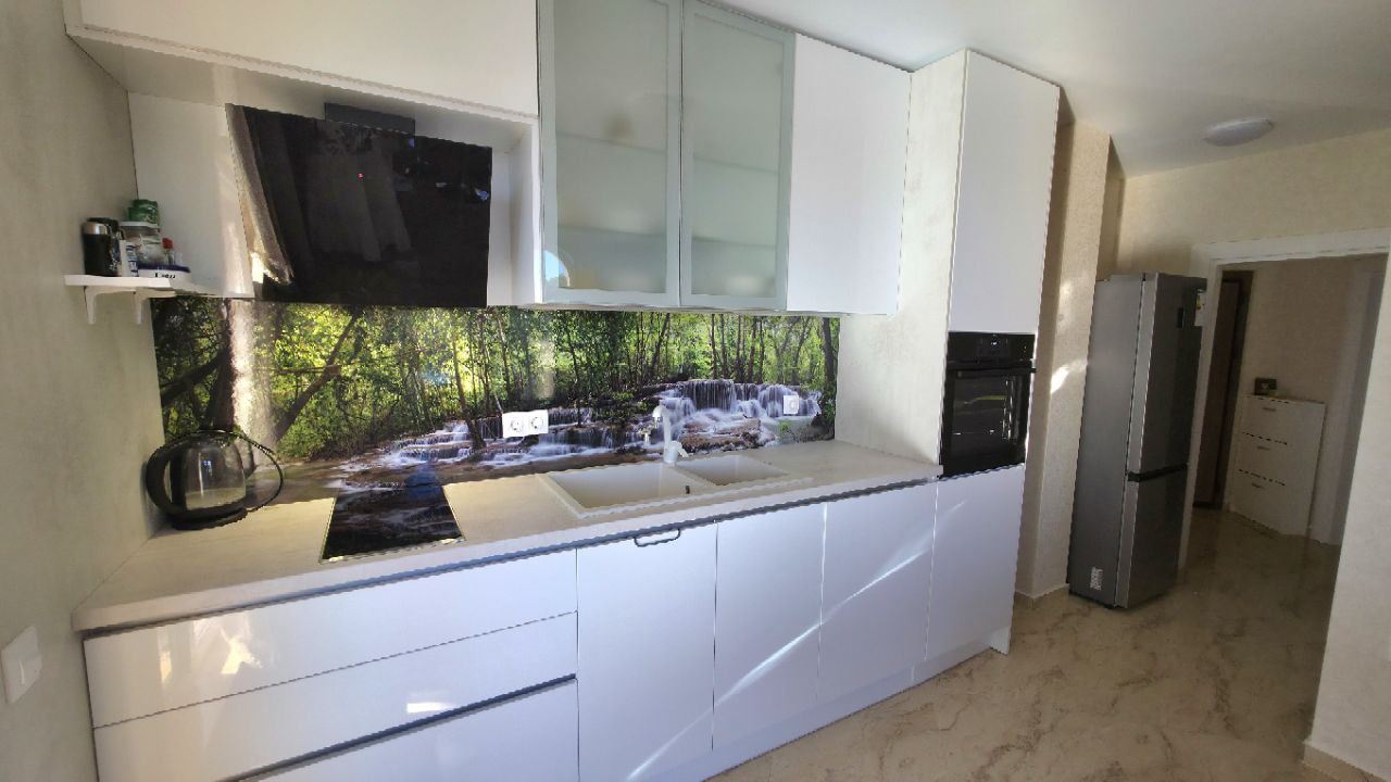 Apartmán se dvěma ložnicemi a velkou panoramatickou terasou ve stylovém komplexu v Sunny Beach
