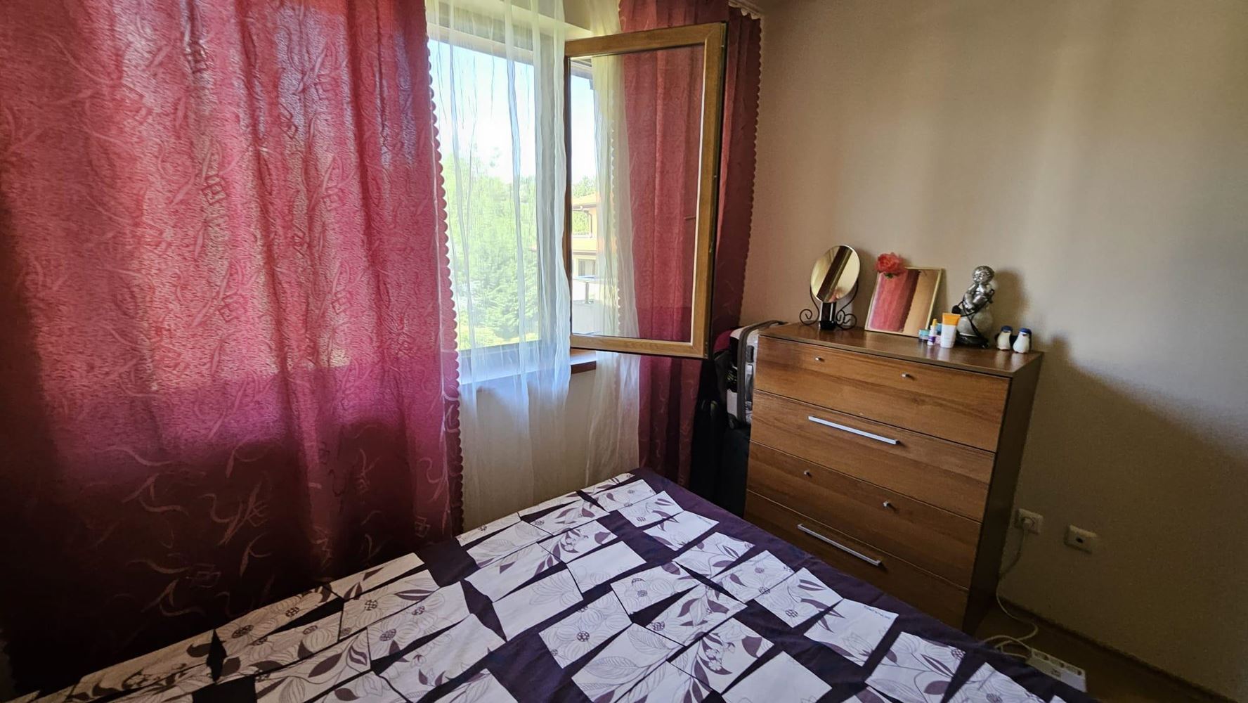 Mořské panorama a komfort pouhých 100 metrů od pláže! Zařízený apartmán s jednou ložnicí v komplexu v Byale