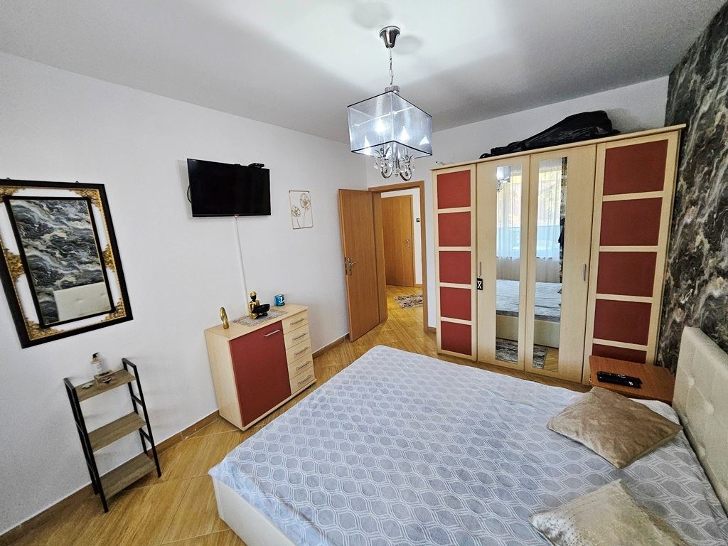 Stylový apartmán s jednou ložnicí s výhledem na bazén v letovisku Slunečné pobřeží