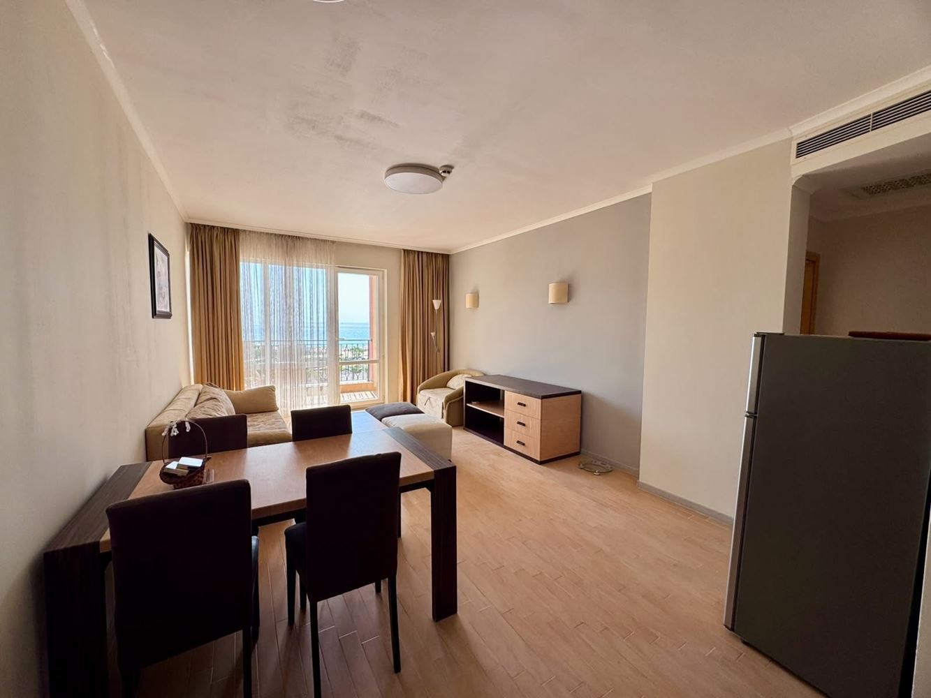 Luxusní apartmán u moře s panoramatickým výhledem v prestižním komplexu na Slunečném pobřeží