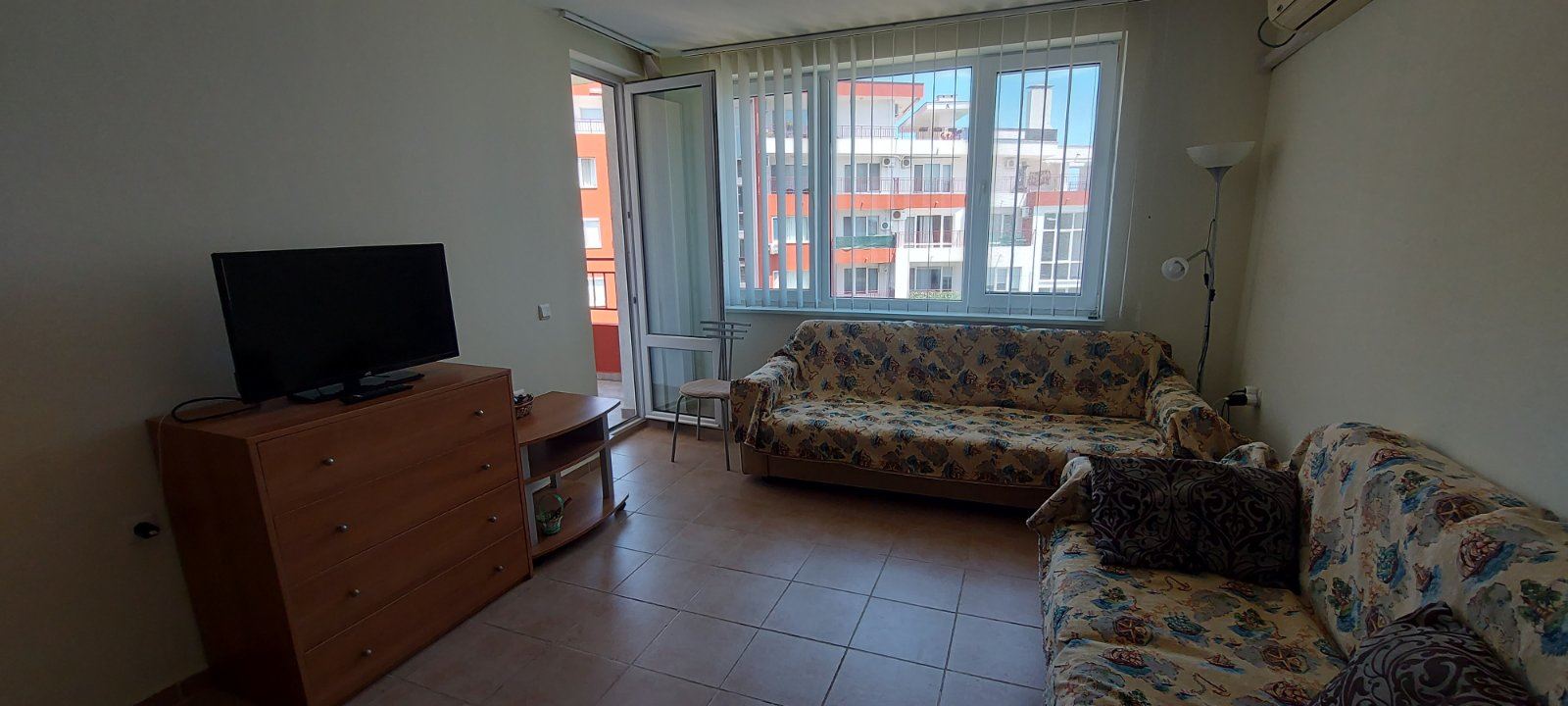 Prostorný apartmán se dvěma ložnicemi a výhledem na moře v první linii u moře – připraven k nastěhování