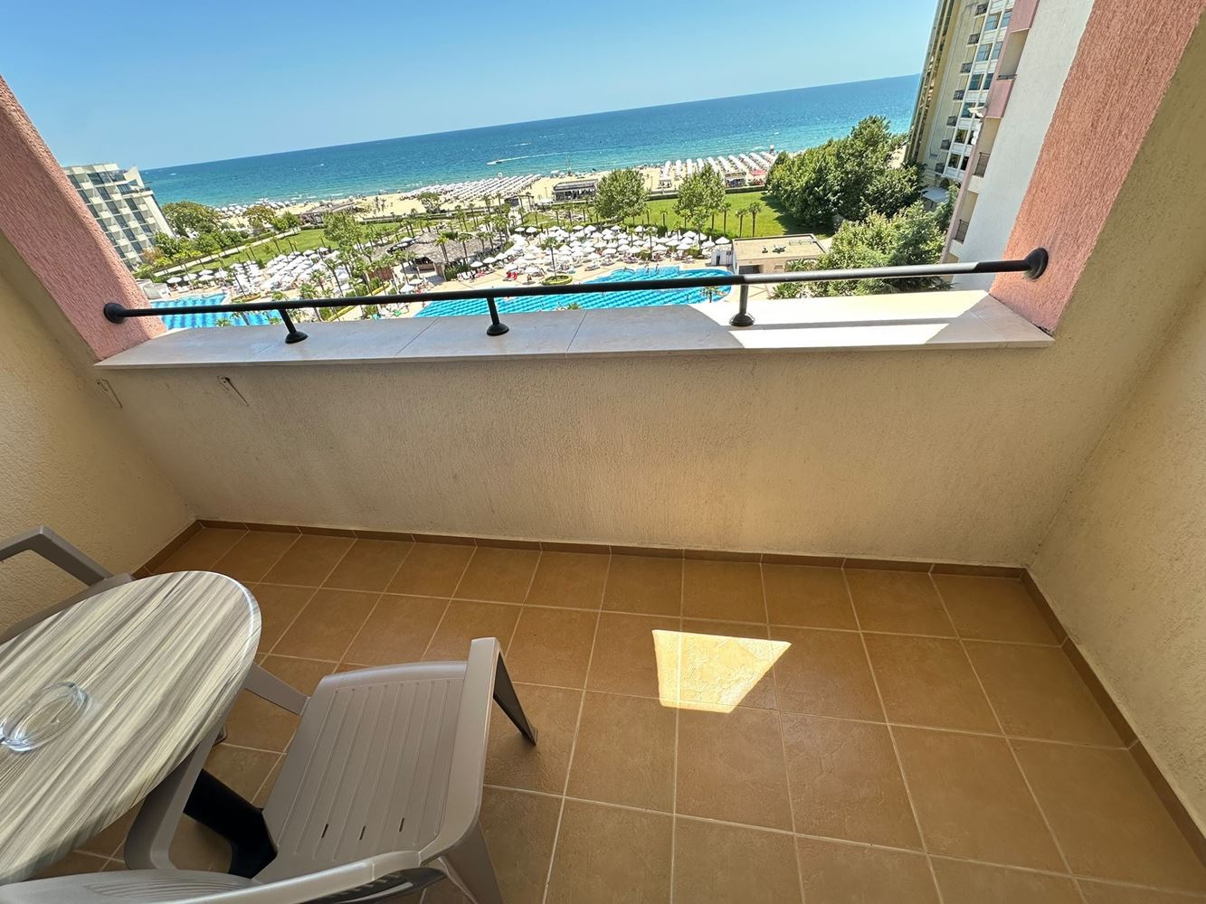 Apartmán s působivým panoramatickým výhledem na moře v první linii v Sunny Beach