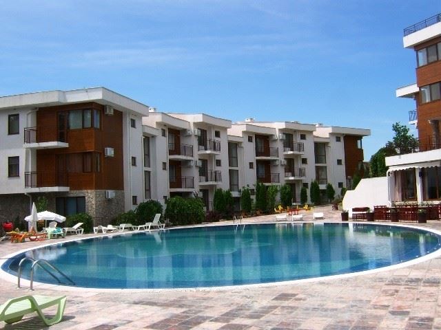 Panoramatický apartmán se dvěma ložnicemi jen pár metrů od pláže v Elenite s úžasným výhledem na záliv
