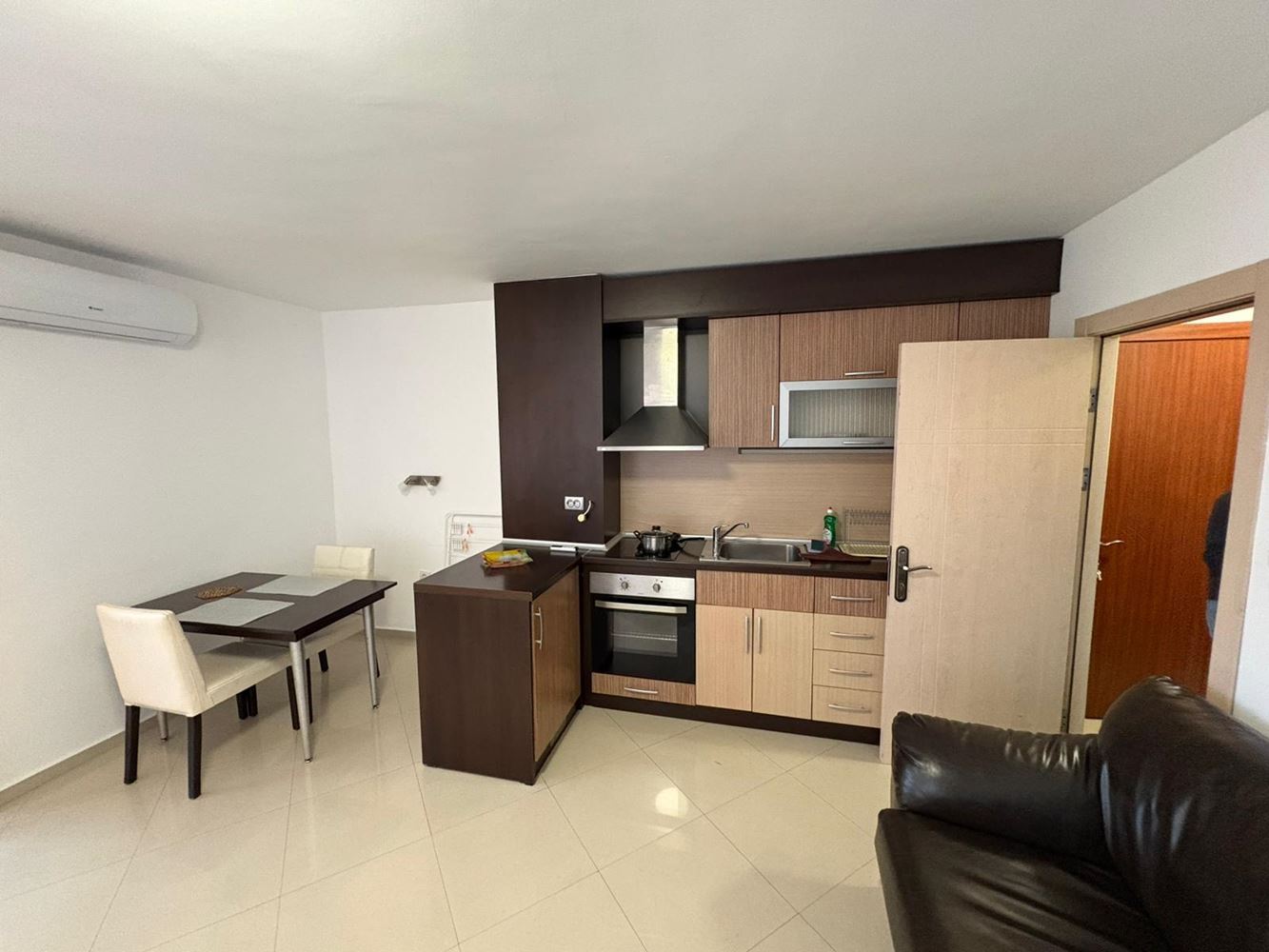 Zařízené studio v Pomorie – výborná lokalita, 400 m od moře a centra města