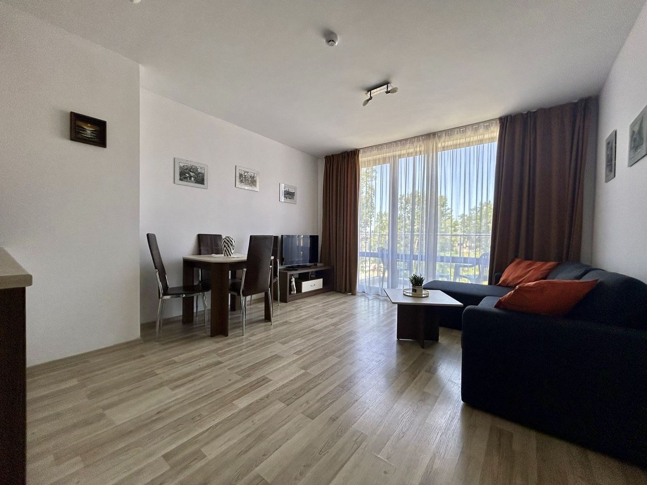 Útulný apartmán s jednou ložnicí na Slunečném pobřeží – ideální nemovitost pro bydlení, dovolenou i bezpečnou investici