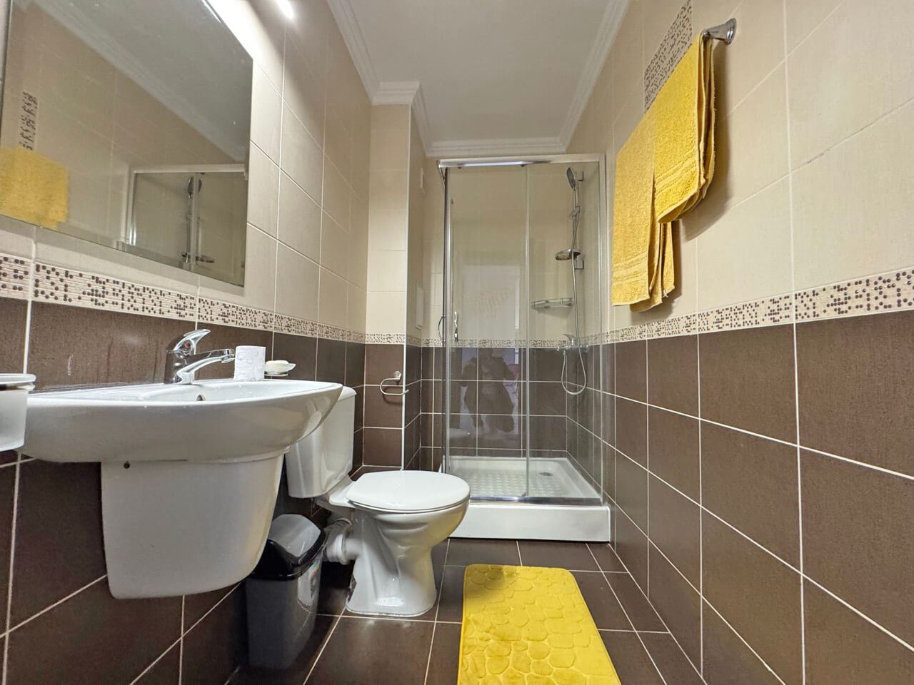 Prostorný dvoupokojový apartmán v prestižním komplexu v Sveti Vlas – 200 metrů od moře