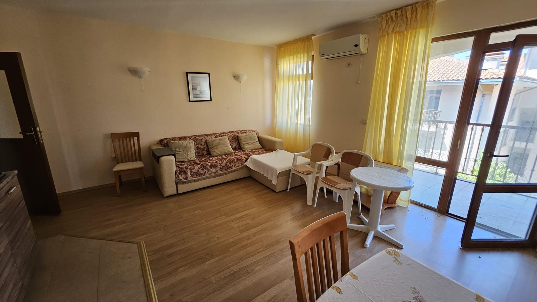 Dvoupokojový apartmán s jednou ložnicí v Primorsku s Aktem 16 – bazén, uzavřený komplex a pláž v docházkové vzdálenosti