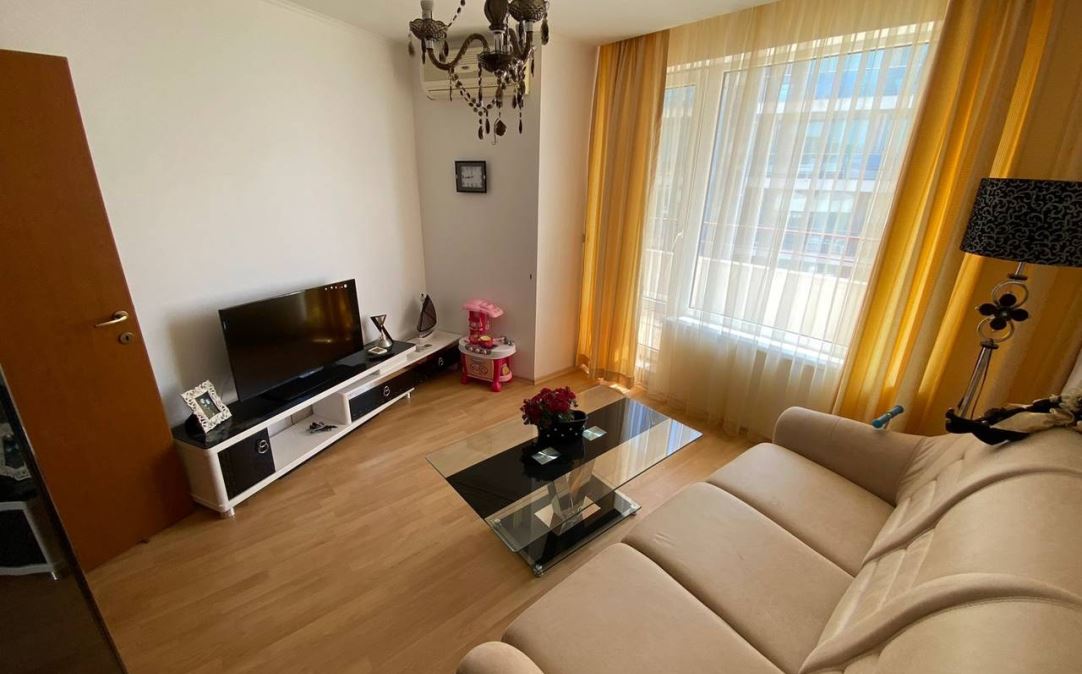 Apartmán se dvěma ložnicemi s výhledem na moře na první linii v Elenite – komfort, příroda a klid