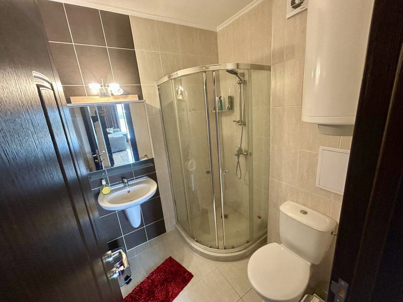Prostorný apartmán se dvěma ložnicemi a vlastním dvorem v Nesebaru – komfort, klid a výborně udržovaný areál