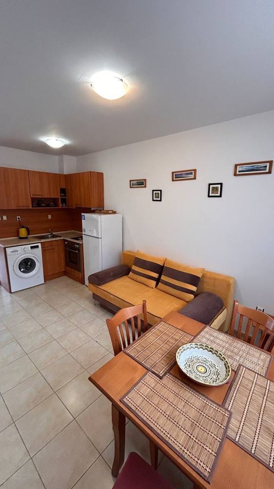 Prostorný apartmán se dvěma ložnicemi v uzavřeném komplexu na Slunečném pobřeží